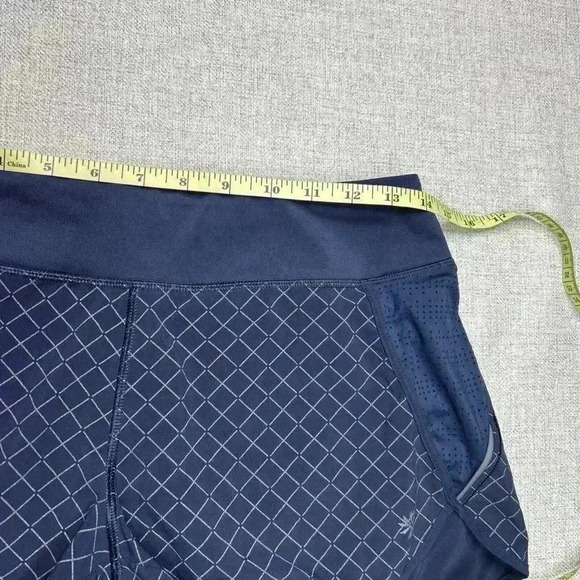 Athleta 3" Shorts Running Gym Pocket - Picture 2 of 10